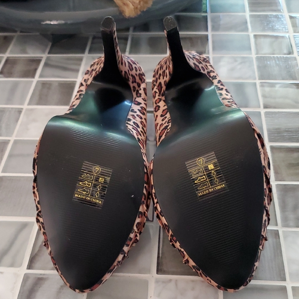 Leopard Print High Heels - Picture 5 of 6